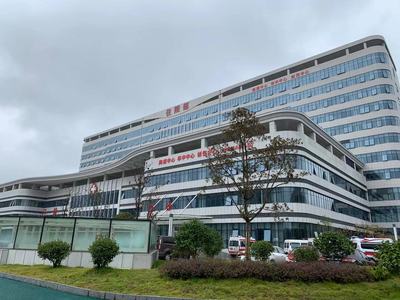 郑州克夫尼生物科技公司是一家专业生产销售理疗电极片的公司，总部位于郑州市。公司拥有先进的生产设备和技术团队。公司生产的理疗电极片、一次性使用电极片、透药电极片、医用超声耦合贴片、理疗用体表电极等